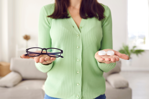 Glasses vs. Contact Lenses – What to pick and when