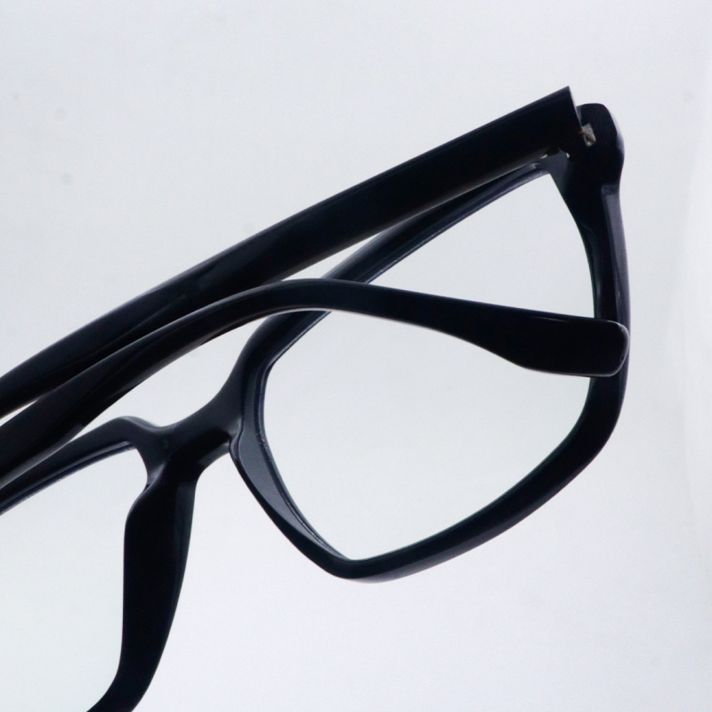 Optiqe – Brown-Black